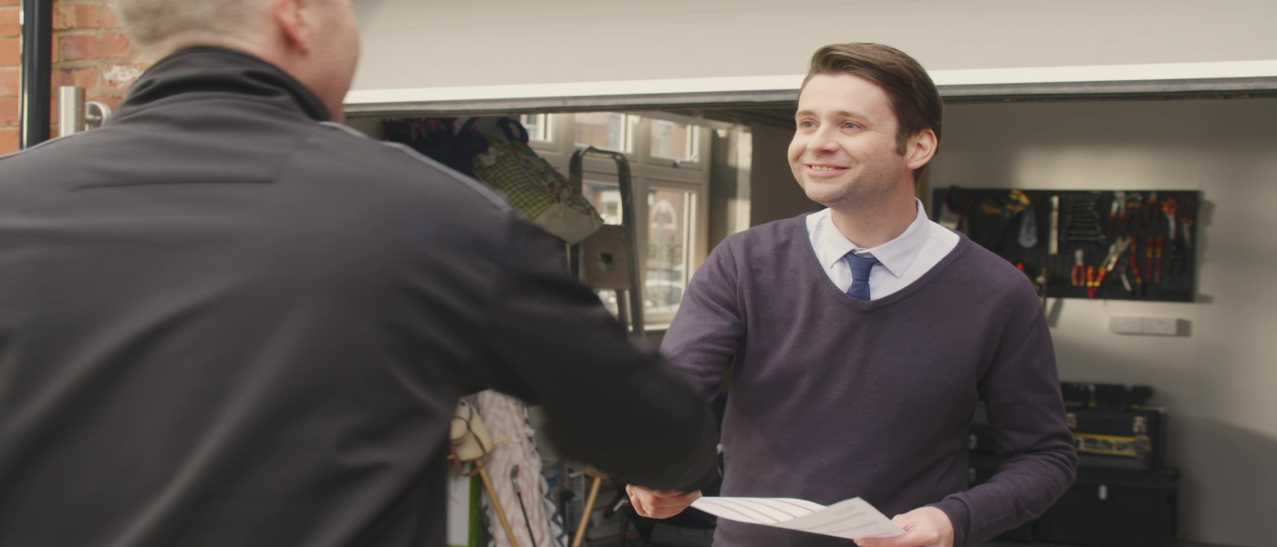 NICEIC Gas Operative shaking hands with a homeowner